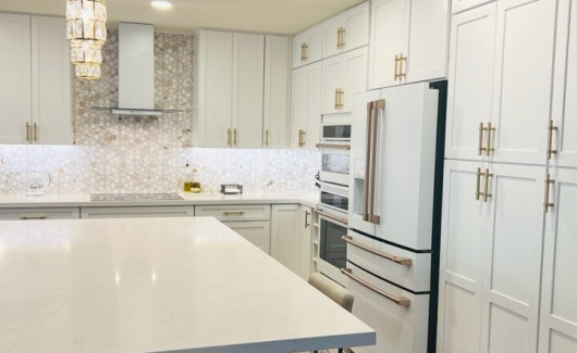 When a fantastic design and stunning material choices come to life, it produces a magazine worthy kitchen in this instance. The white and creamy color palette with gold detail it truly a pairing worthy of being shown off. [TWD Project Location: Phoenix, AZ]