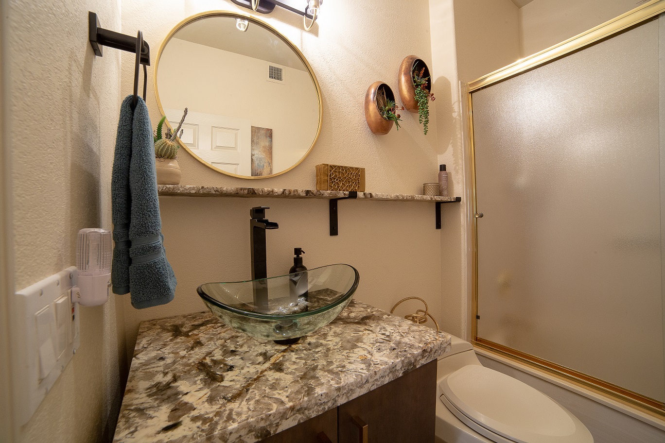 When all of the fine details come together to transform your typical bathroom into something stunning, that is the best part about remodeling. [TWD Project Location: Sun City West, AZ]