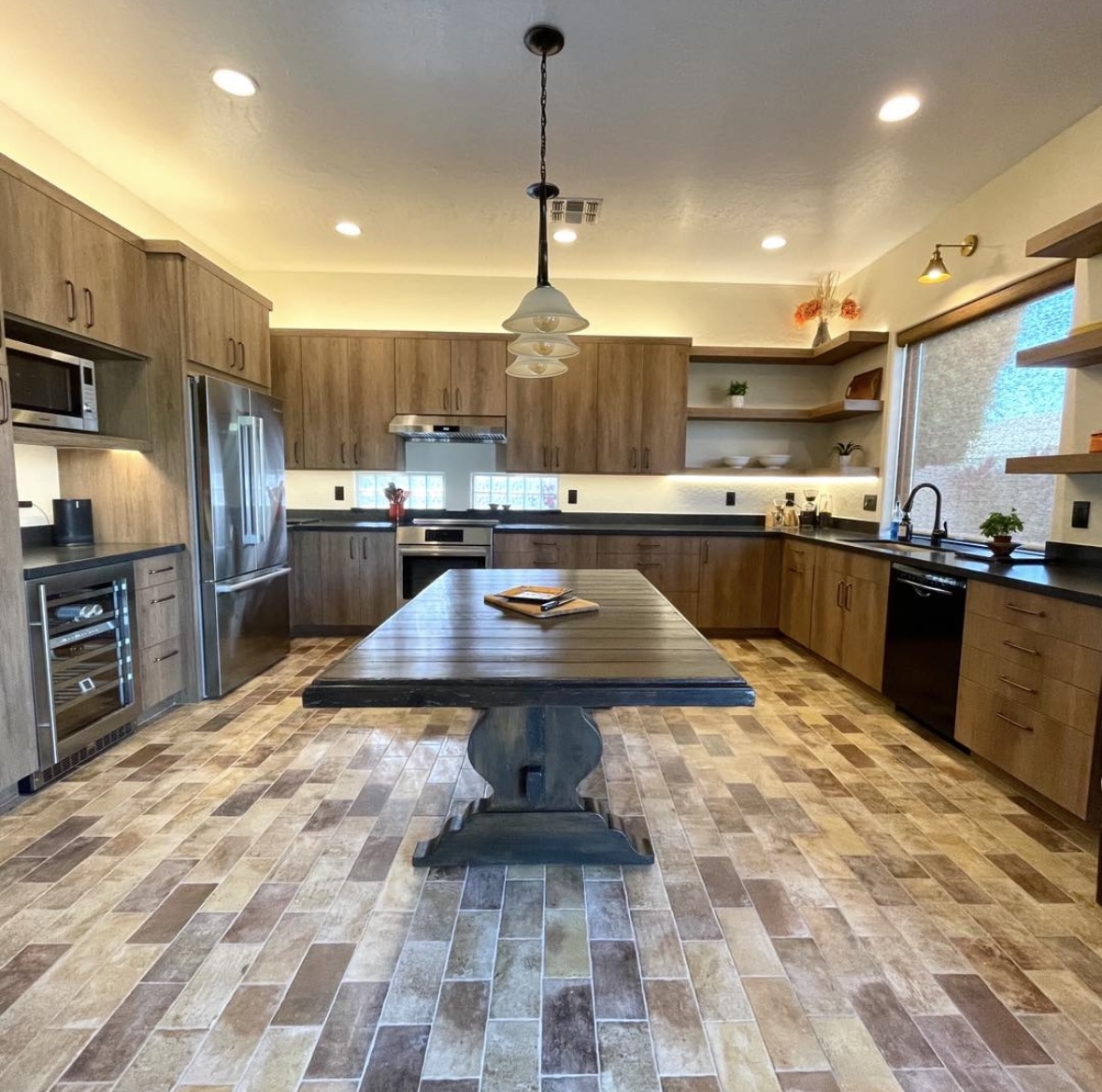 This kitchen checks all the boxes of warmth and texture. This space features Wellborn's aspire frameless cabinetry, Bedrosian porcelain floor, and bohemian flame countertops. [TWD Project Location: Peoria, AZ] 